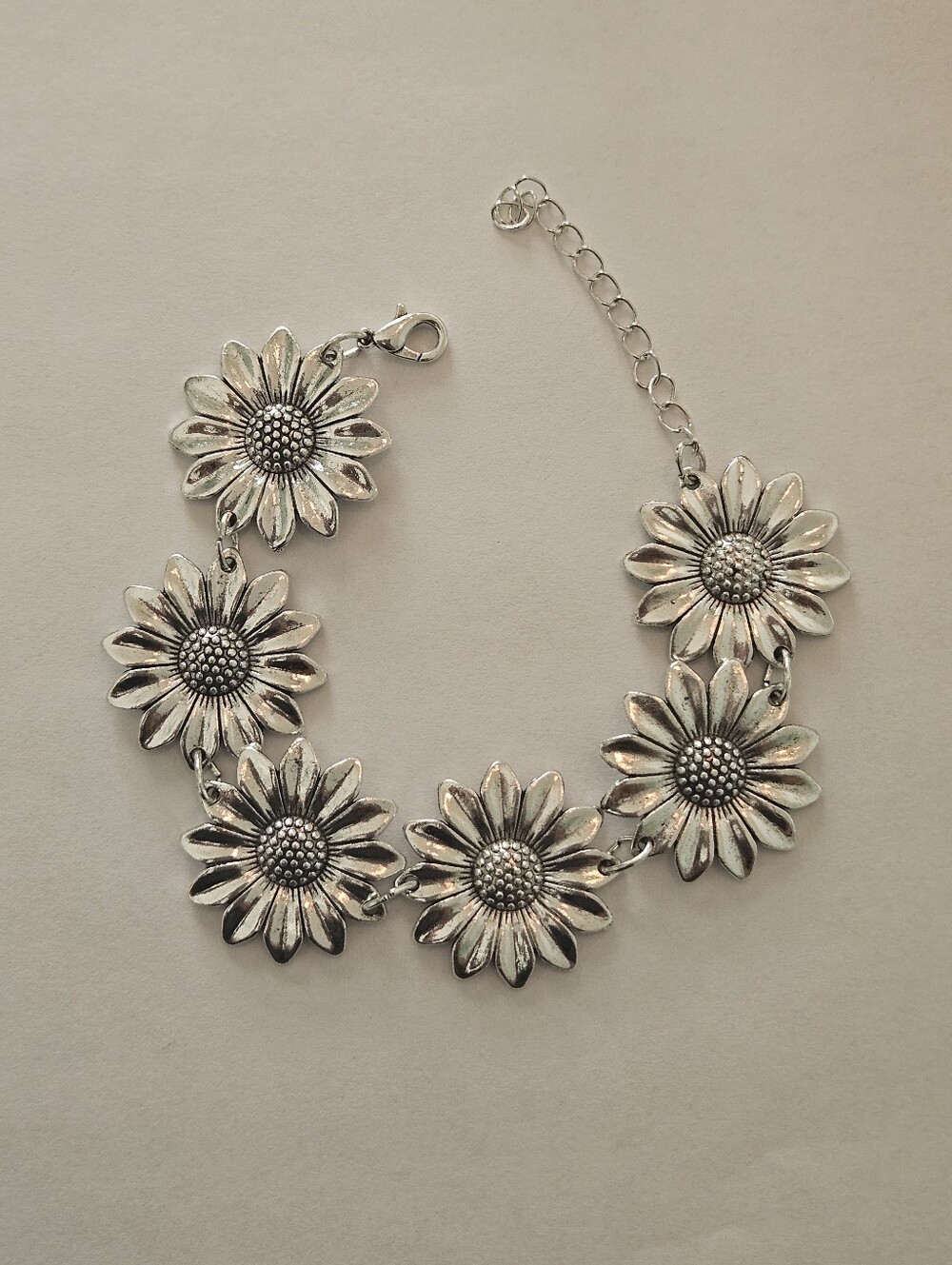 NWT Silver Sunflower Link Bracelet Bohemian Retro 70s Feminine Flower Preppy - Picture 2 of 5